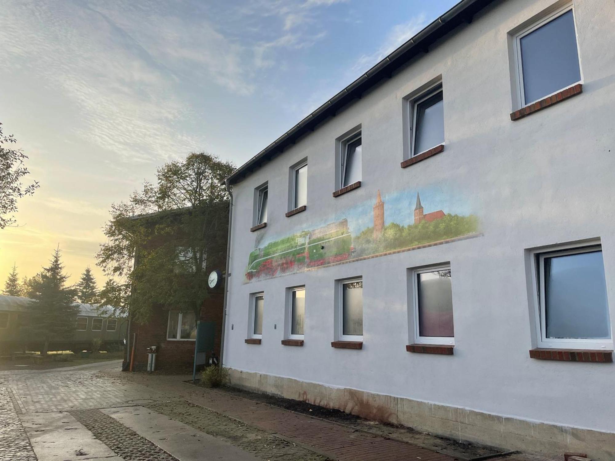 Lokschuppen Pasewalk- Gaestehaus Lokschuppen Dış mekan fotoğraf