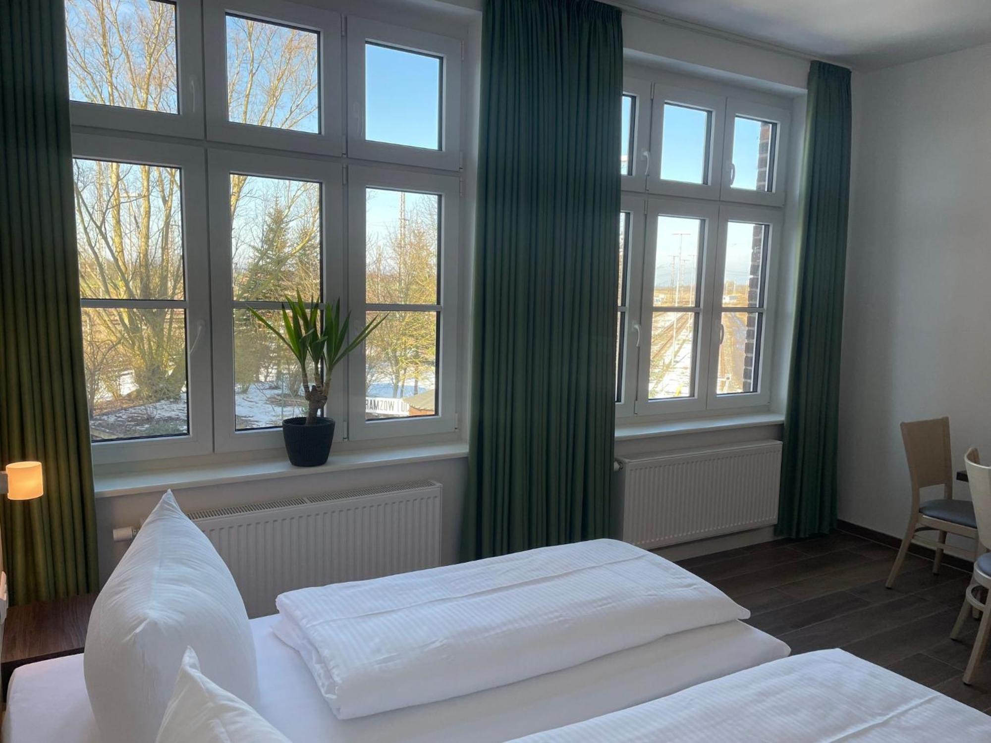 Lokschuppen Pasewalk- Gaestehaus Lokschuppen Dış mekan fotoğraf