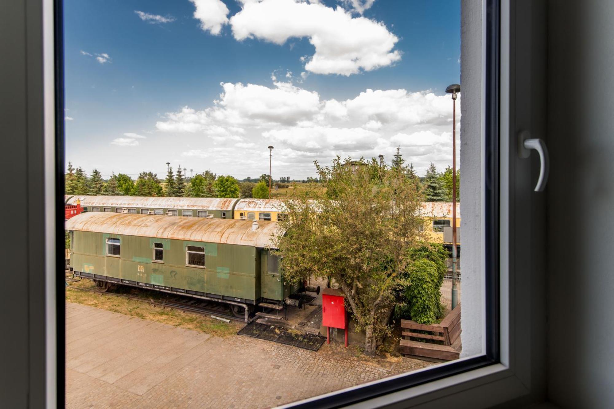 Lokschuppen Pasewalk- Gaestehaus Lokschuppen Dış mekan fotoğraf